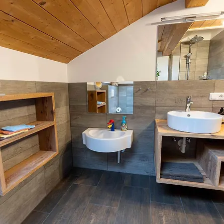 Streidlhof Apartman *